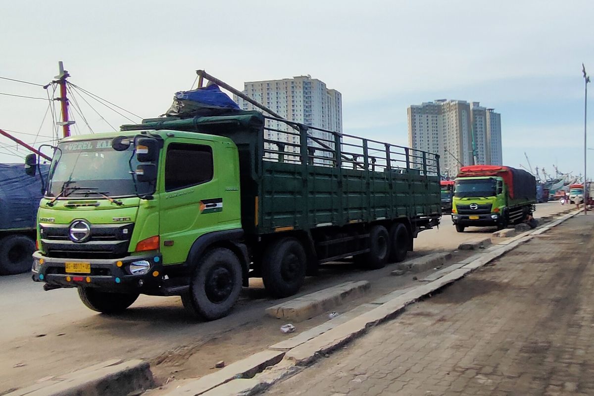 Truk di Pelabuhan Sunda Kelapa, Jakarta Utara