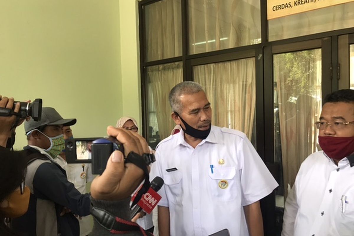 Pelaksana Harian Kepala Dinas Pendidikan Kota Bekasi, UU Saeful Mikdar di SMPN 2, Jalan KH Anwar, Bekasi Timur, Selasa (4/8/2020).