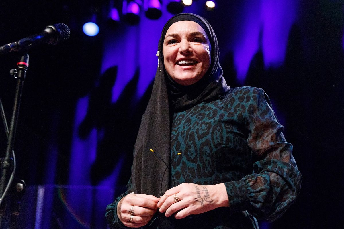 Penyanyi asal Irlandia, Sinead O'Connor.

