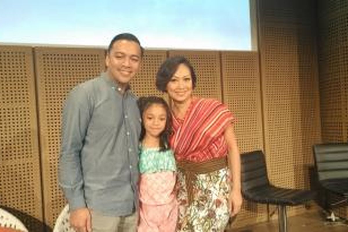 Baldy, Naura, dan Nola 'B3' diabadikan usai jumpa pers pertunjukan musikal 'Dongeng', di Gallery Indonesia Kaya, Grand Indonesia, Jakarta Pusat, Kamis (17/9/2015).