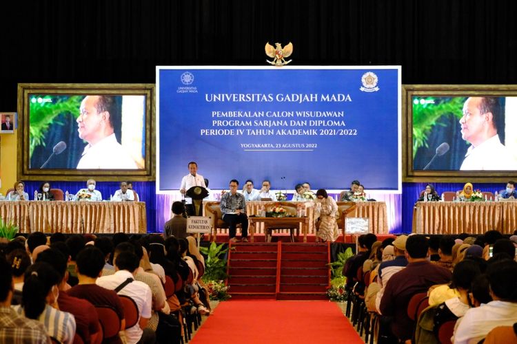 Menteri Investasi Bahlil Lahadalia menjadi pembicara dalam agenda Pembekalan Calon Wisudawan Program Sarjana dan Diploma Universitas Gadjah Mada (UGM), di Yogyakarta, Selasa (23/8/2022).