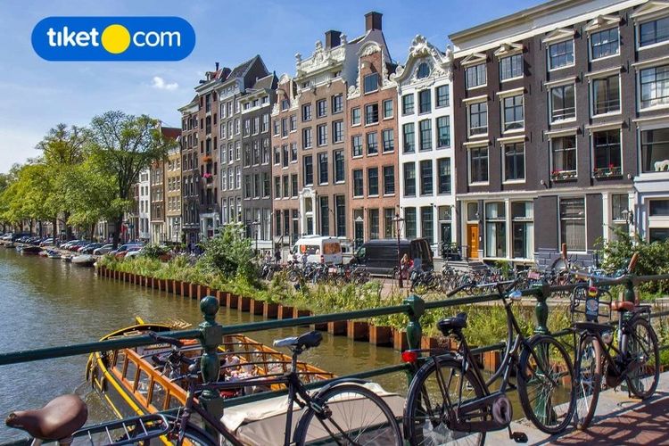 Amsterdam, Belanda, menjadi salah satu kota di Eropa yang menjadi detinasi favorit wisatawan Indonesia versi tiket.com dan Singapore Airlines. 