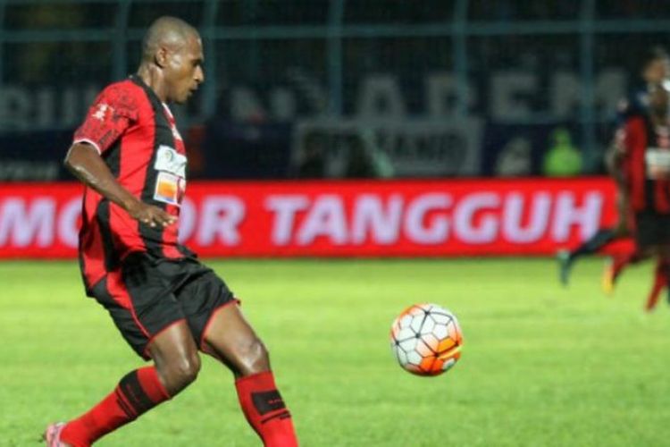 Pemain Persipura Jayapura, Yustinus Pae.