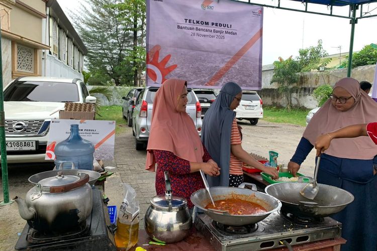 Suasana posko Telkom Peduli di Medan