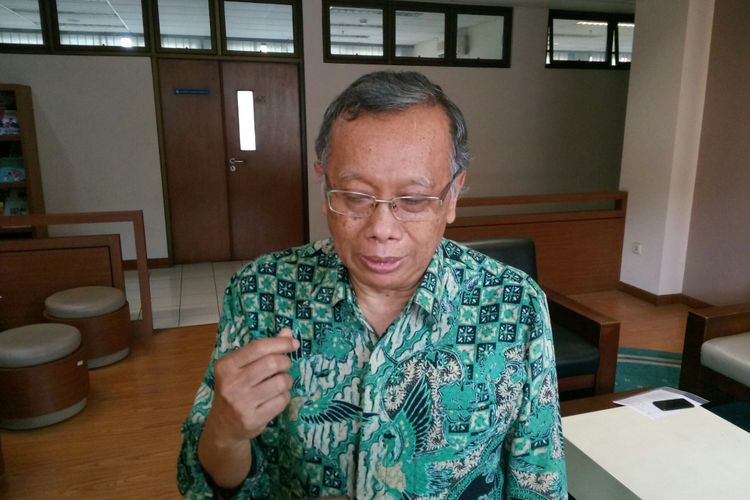 Wakil Rektor Bidang Akademi dan Kemahasiswaan ITB, Prof Bermawi P.Iskandar  terkait pembekuan salah satu organisasi mahasiswa di ITB yakni HATI yang diduga berafiliasi dengan HTI. pembekuan sendiri dilakukannya dua pekan lalu.