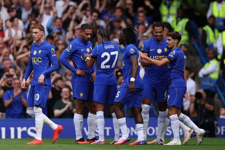 Momen selebrasi gol Pedro Neto dalam pertandingan sepak bola Liga Inggris Chelsea vs Brighton dan Hove Albion di Stamford Bridge di London pada 30 Agustus 2026. (Foto oleh Adrian Dennis / AFP) 
