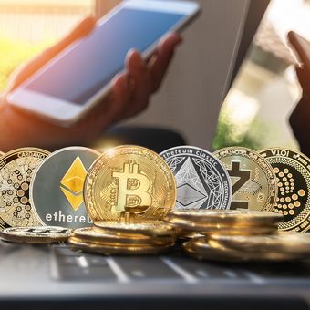 Ilustrasi aset kripto dan transaksi aset kripto.