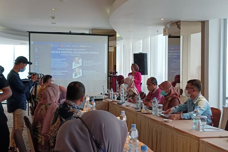 Forum Group Discussion (FGD) yang dihadiri Kemenko Perekonomian, Kemenkominfo, dan Lazada di Hotel Santika Premier Hayam Wuruk, Jakarta, Jumat (17/6/2022).