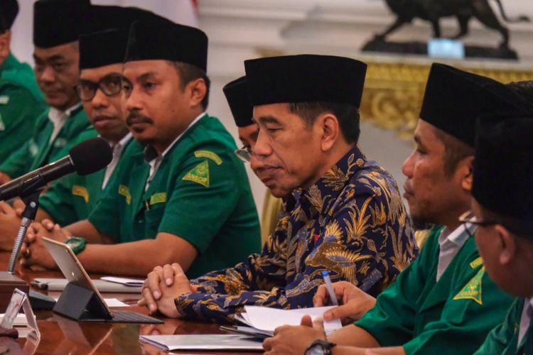 Presiden Jokowi menerima pengurus GP Ansor di Istana Kepresidenan, Jakarta, Jumat (11/1/2019).