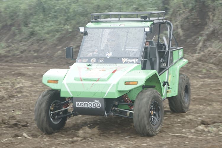 Fin Komodo Bledhex jadi model terbaru dari PT Fin Komodo. Mobil segala medan dengan motor listrik ini dicoba Kompas.com di kawasan Cimahi Jawa Barat