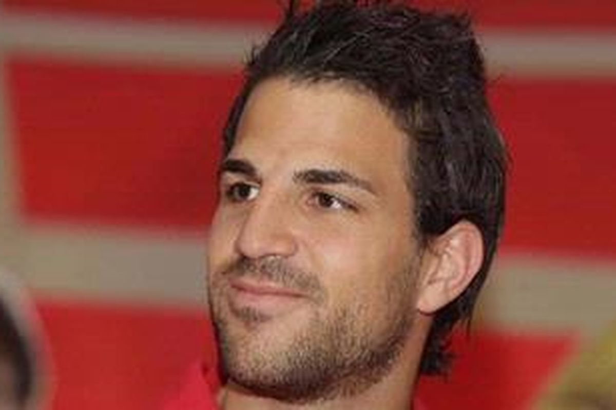 Pesepak bola berkebangsaan Spanyol, Francesc Fabregas Soler atau Cesc Fabregas, hadir dalam konferensi pers Biskuat Tiger Cup 2011 di Ballroom Sulawesi, Java dan Maluku, Shangri-La Hotel, Jakarta, Rabu (22/6/2011). Fabregas, pemain klub Liga Inggris Arsenal, hadir di Indonesia untuk memberikan piala serta melatih tim pemenang Biskuat Tiger Cup 2011 di Bali pada 23 Juni 2011. 
