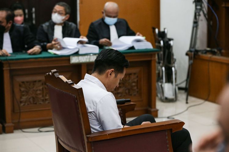 Terdakwa kasus pembunuhan berencana Brigadir Nofriansyah Yosua Hutabarat atau Brigadir J, Richard Eliezer menjalani sidang pembacaan tuntutan di Pengadilan Negeri Jakarta Selatan, Rabu (18/1/2023).