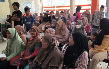 Ratusan Warga Polewali Mandar Antre Berjam-jam Demi BLTS Kesra Rp 900.000