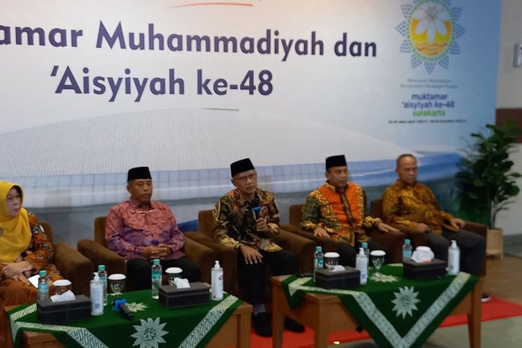 Haedar Nashir saat konferensi pers menjelang Muktamar Muhammadiyah ke 48 di Solo, Rabu (16/11/2022)