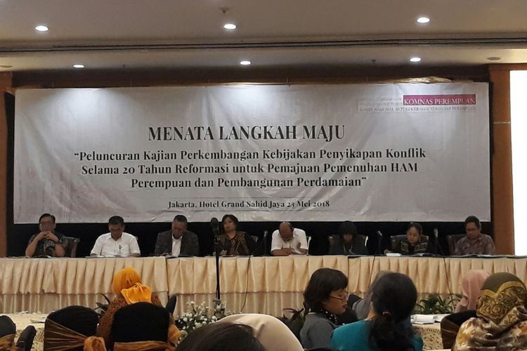 Peluncuran kajian perkembangan kebijakan penyikapan konflik selama 20 tahun reformasi untuk pemajuan pemenuhan HAM perempuan dan pembangunan perdamaian oleh Komnas Perempuan di Jakarta, Rabu (23/5/2018).