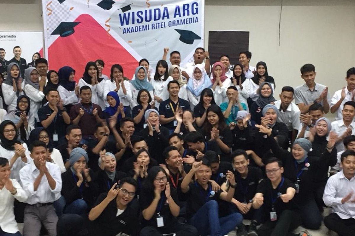 Wisuda peserta Akademi Ritel Gramedia (ARG) Batch 4, pelepasan magang Batch 5, dan pembukaan kelas baru Batch 6 di Gramedia Learning Center, Jakarta, Senin (1/7/2019).