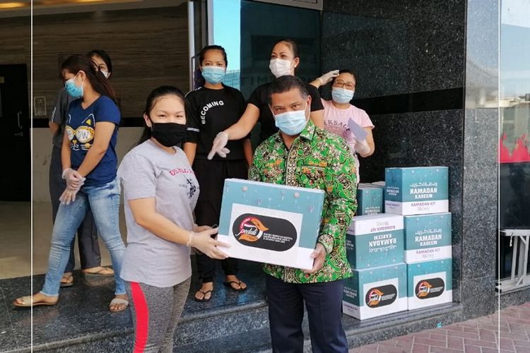 KJRI Dubai beri paket bantuan logistik kepada WNI di Dubai dan daerah lainnya di Uni Emirat Arab.