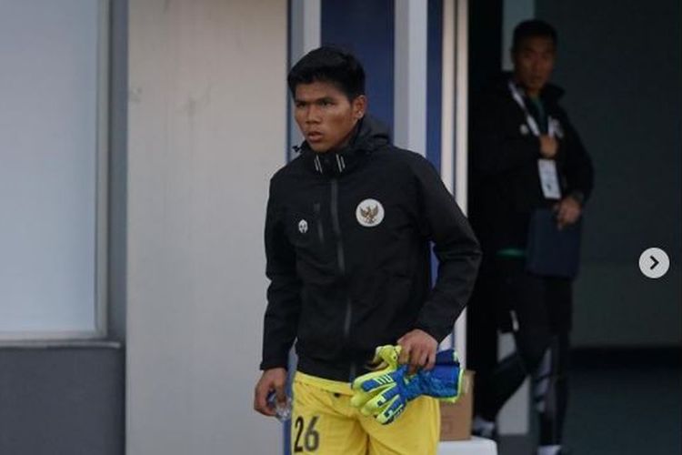 Kiper muda Persija Jakarta, Cahya Supriadi. Kiper berusia 18 tahun itu masuk dalam daftar 29 pemain yang dipanggil ke timnas Indonesia U23 untuk persiapan menghadapi Piala AFF U23 2022 di Kamboja. (Sumber foto: Instagram Cahya Supriadi)