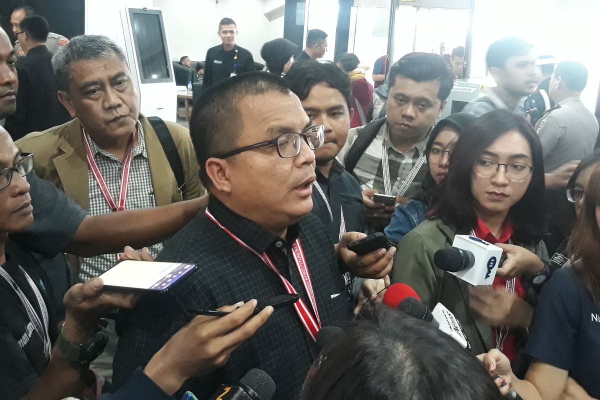 Anggota tim hukum paslon 02 Prabowo Subianto-Sandiaga Uno, Denny Indrayana di Gedung MK Jakarta, Kamis (27/6/2019).