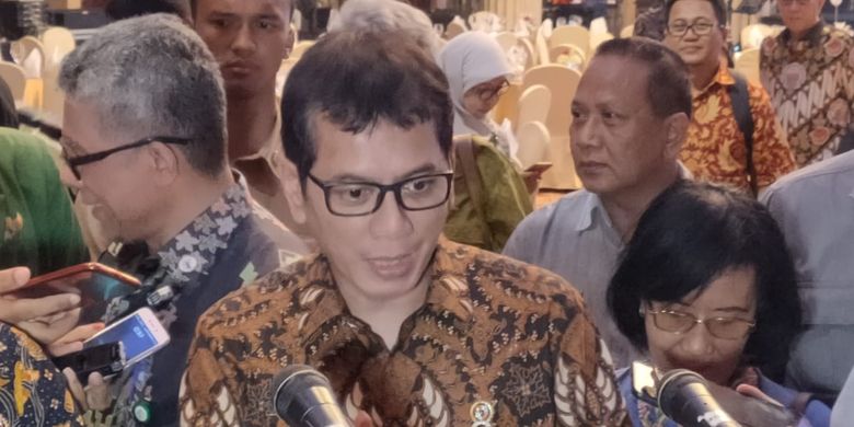 Menteri Pariwisata dan Ekonomi Kreatif, Wishnutama Kusubandio mengatakan akan mengundang konten kreator dan influencer untuk promosikan wisata kesehatan. 