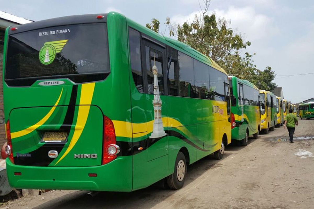 Hino FB130 sebagai bus sedang, 15 unit untuk Trans Jogja.
