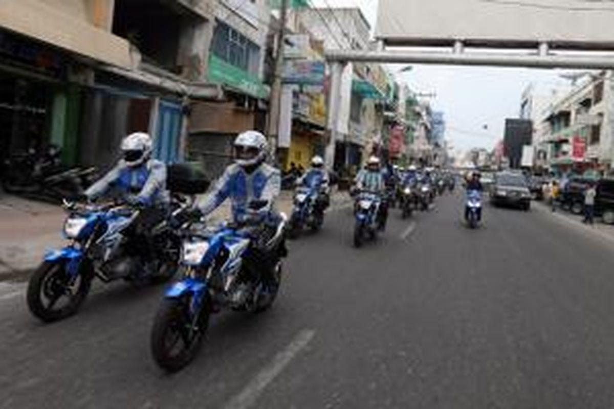 Unity Team yang menyatukan berbagai komunitas sepeda motor berkumpul di Bandung.