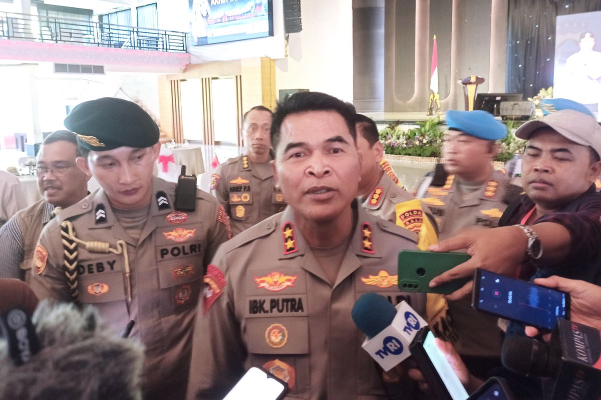 Kapolda Bali Inspektur Jenderal Polisi Ida Bagus Kade Putra Narendra dalam konferensi pers akhir tahun 2023 Polda Bali, pada Kamis (28/12/2023). Kompas.com/ Yohanes Valdi Seriang Ginta