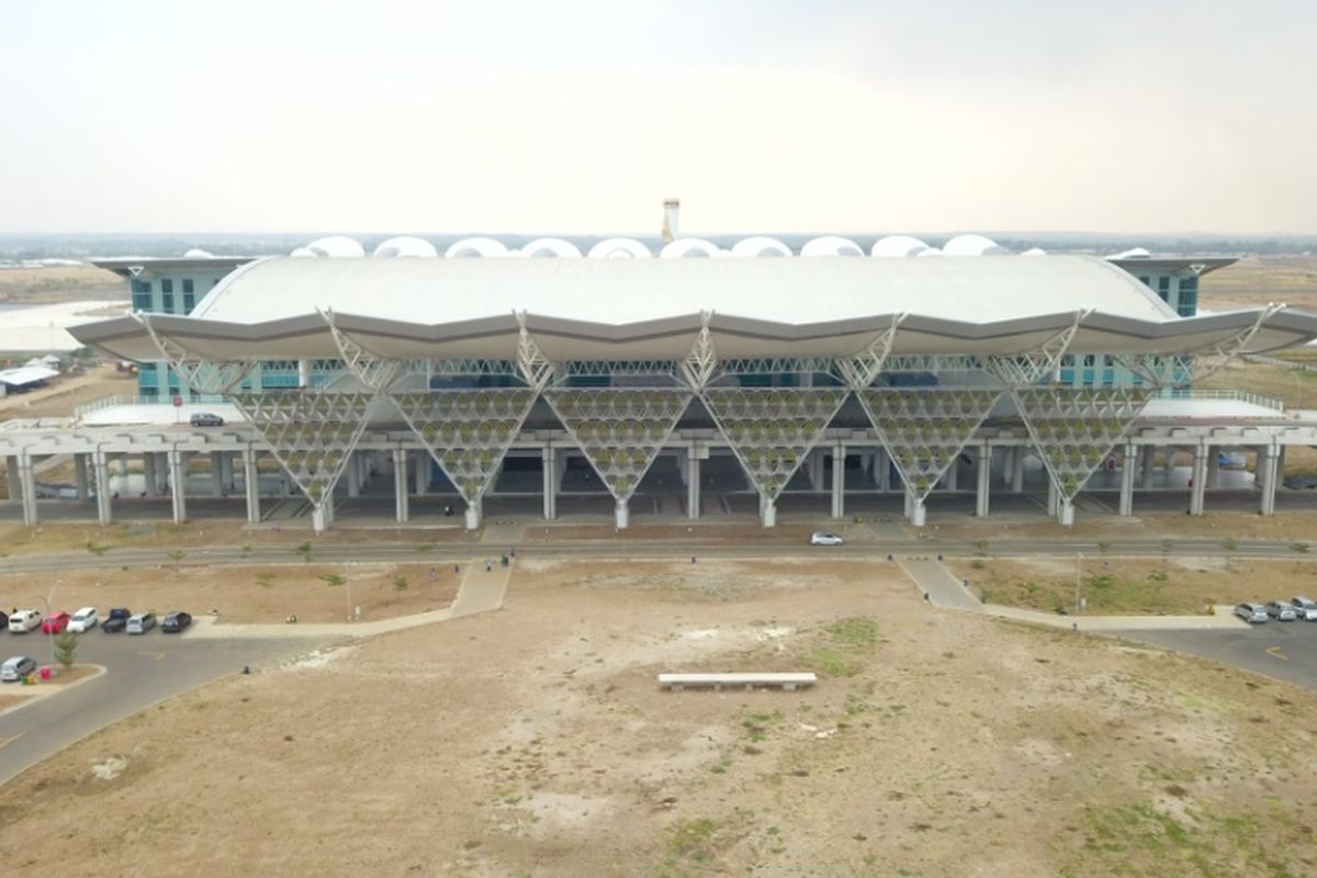 Tampilan bagian depan Bandara Kertajati 