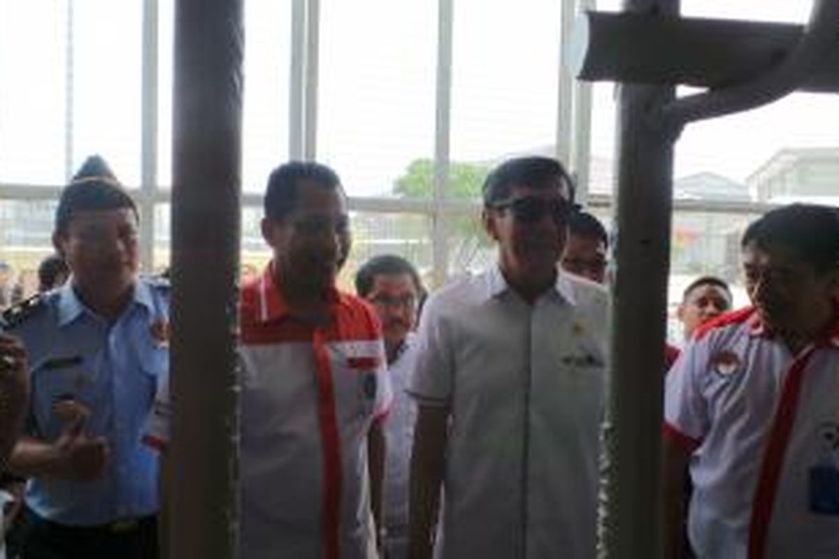 Menteri Hukum dan HAM Yasonna H Laoly dan Kepala BNN Budi Waseso meninjau
lapas Gunung Sindur di Bogor, Jawa Barat, Kamis (14/10/2015).
