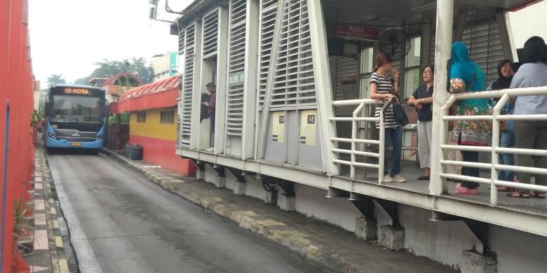 Halte Busway Blok M yang melayani Koridor 1 Blok M - Kota.