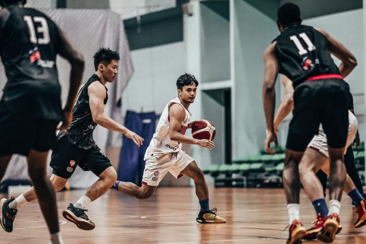 Timnas basket putra melakukan pertandingan uji coba melawan Select Team, di GBK Arena.