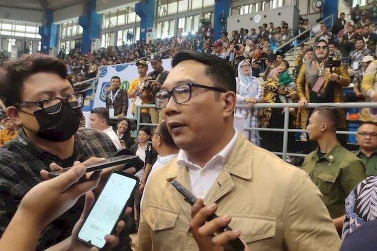 Ridwan Kamil saat diwawancarai di GOR C-Tra arena kota Bandung, Kamis (23/11/2023) 
