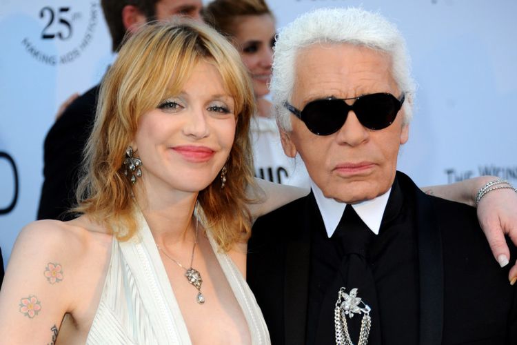 Courtney Love Sebut Acara Met Gala 2023 Justru Sangat Tidak Menghormati Warisan Karl Lagerfeld