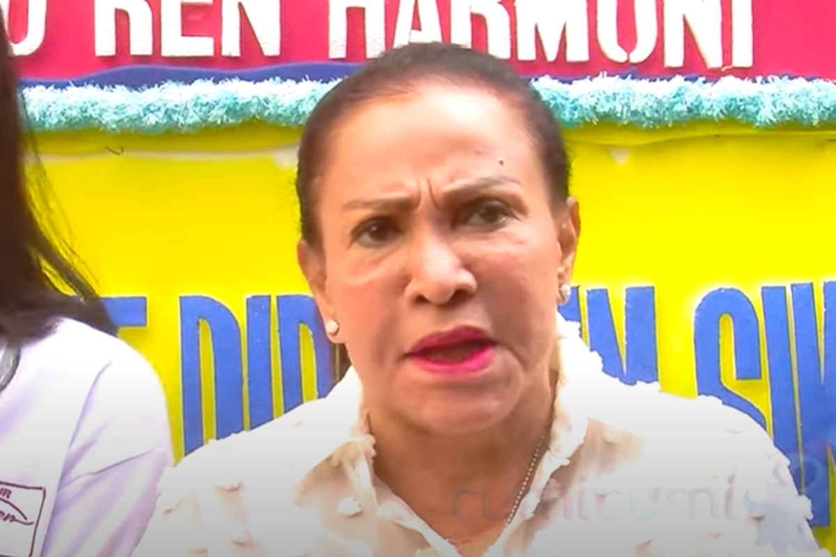 Mpok Atiek dalam sebuah tayangan di YouTube Cumicumi.
