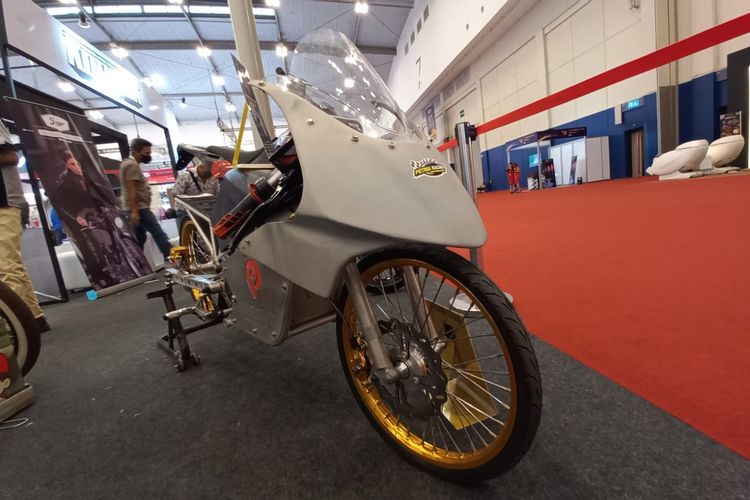 Motor listrik untuk drag bike buatan Petrikbike yang berkolaborasi dengan Aitech Racing