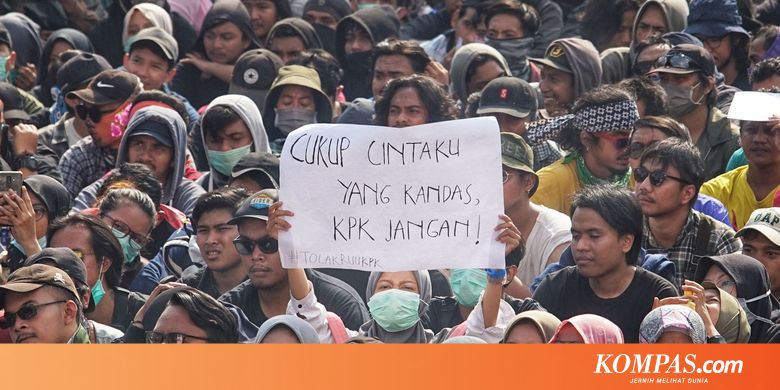 Memaknai Poster Saat Demo Mahasiswa yang Bikin Senyum, Cermin Politik Nir-kekerasan