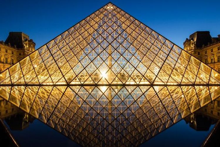 Louvre Pyramid, Paris