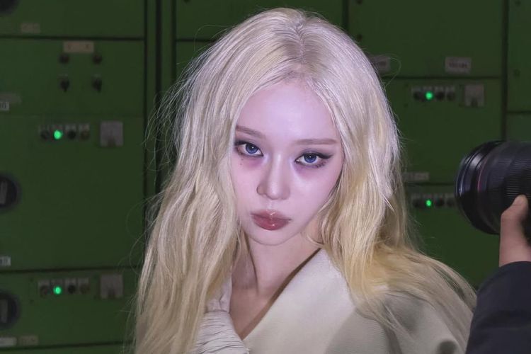 Idol K-Pop Winter AESPA mengenakan makeup bergaya ?kelelahan? atau ?kurang tidur
