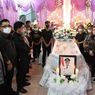 Jenazah Wakil Bupati Sangihe Helmud Hontong Dimakamkan di Tahuna