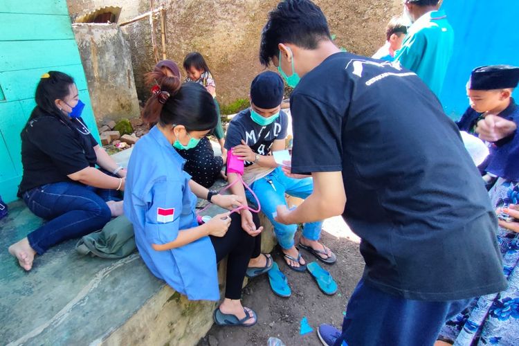 Ukrida melalui Fakultas Kedokteran dan Ilmu Kesehatan (FKIK) mengirimkan bantuan kesehatan bagi warga terdampak gempa di Cianjur.