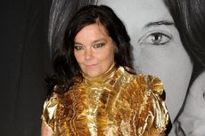 Björk Tunda Konser Lagi Hingga Januari 2021
