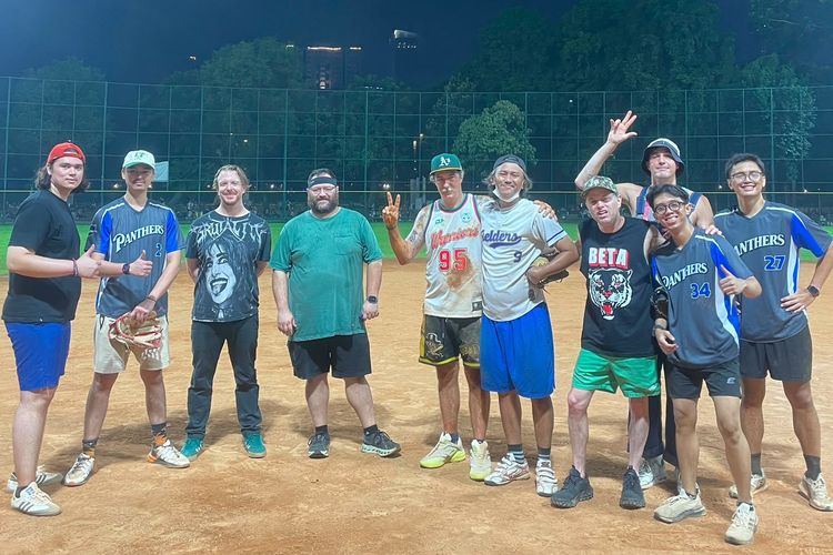 Saat Band Rock The Flaming Lips Gabung Main Slowpitch di Jakarta...