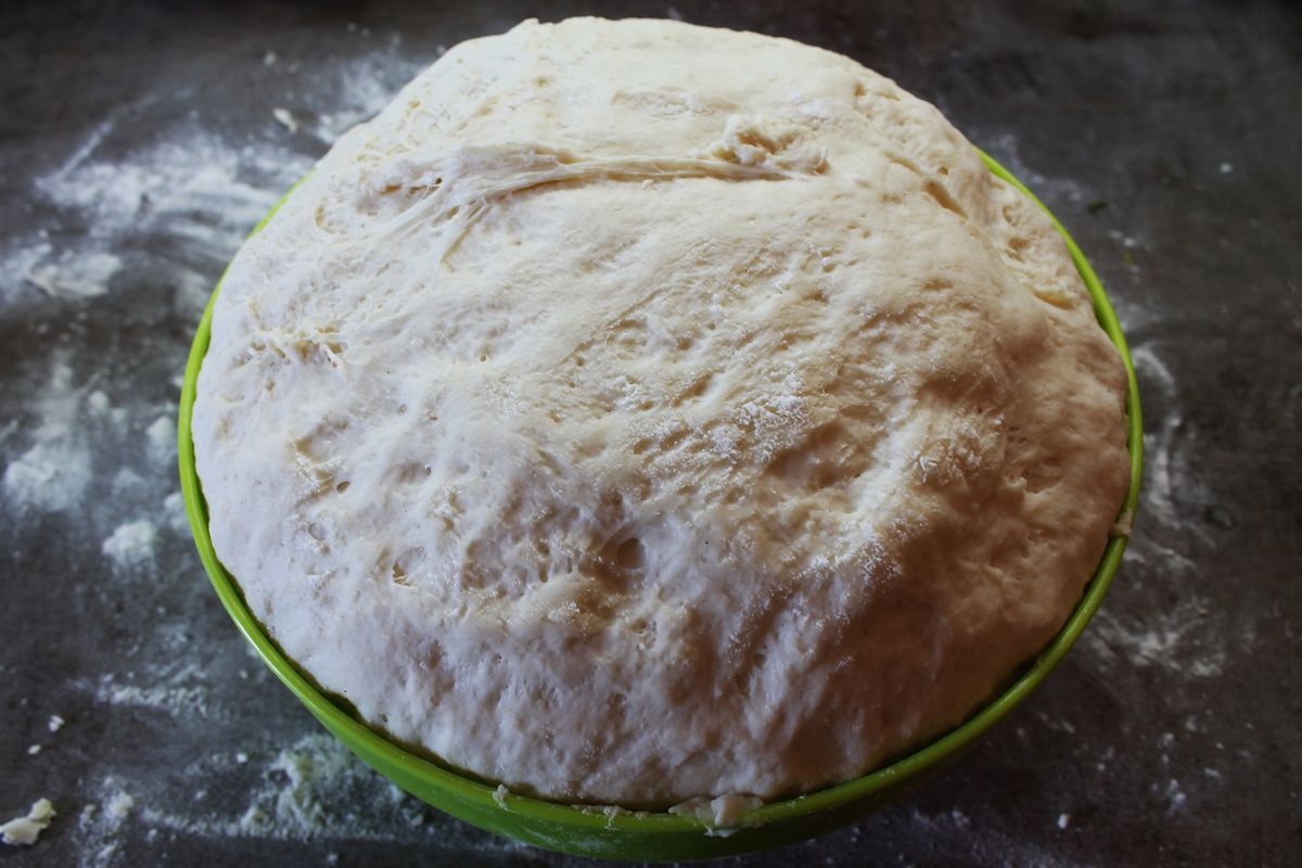 Ilustrasi adonan roti yang mengembang setelah didiamkan sekitar 1 jam. 