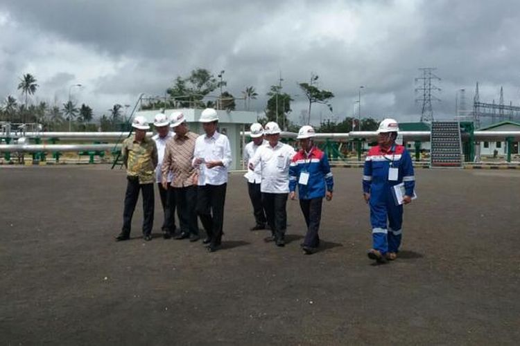 Presiden Joko Widodo (Jokowi) pada Selasa (27/12/2016) meresmikan tiga proyek infrastruktur pembangkit listrik tenaga panas bumi (PLTP) milik PT Pertamina (Persero) senilai 532,07 juta dollar AS atau Rp 6,18 triliun.