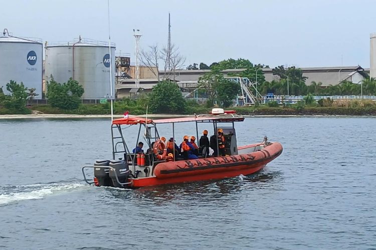 Hari Kedua 5 Jurnalis dan 3 Kru Hilang Kontak Saat Liput Gunung Anak Krakatau, Pencarian Diperluas