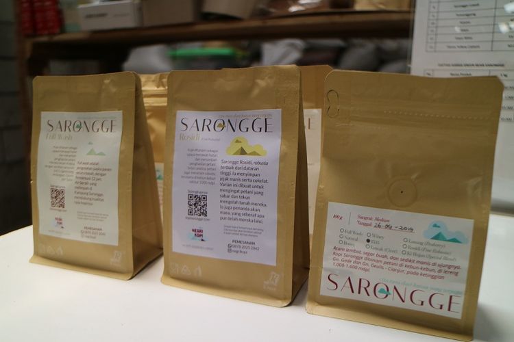 Kopi Sarongge kopi asal Cianjur yang meminggalkan rasa manisa saat diminum, tersedian banyak varian yang disediakan.
