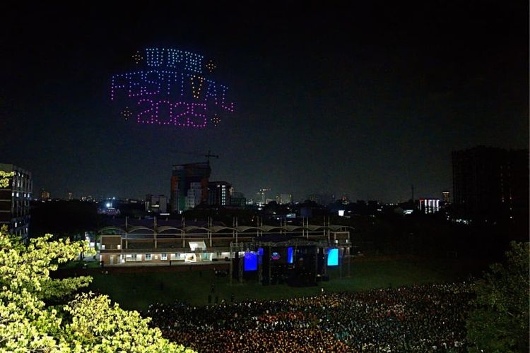 Universitas Pelita Harapan (UPH) menjadi universitas pertama di Indonesia yang menghadirkan pertunjukkan drone show untuk menyambut mahasiswa baru dalam acara UPH Festival 2025.