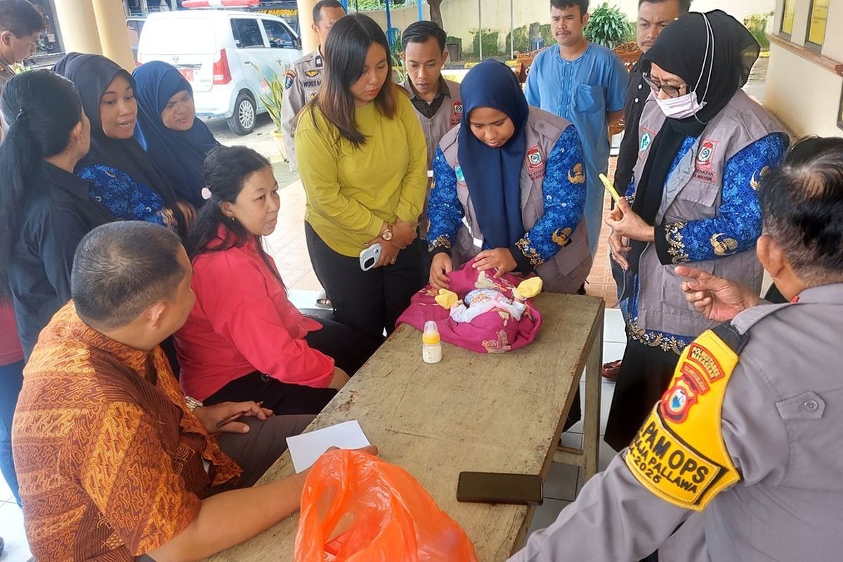 Bayi Laki-Laki Ditemukan di Kardus di Makassar, Polisi Selidiki Identitas Orangtua