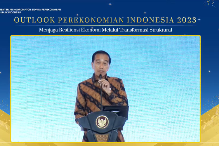 Presiden Joko Widodo menyampaikan sambutan di acara Outlook Perekonomian Indonesia 2023, di Jakarta, Rabu (21/12/2022).