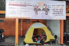 Pendukung Arif-Rista Protes, Dirikan Tenda di Kantor Bawaslu Kebumen